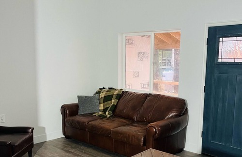 Coffman Cove Cabaña | New cottage Steps from the Harbor Weekly Rental Includes Covered Boat and Truck