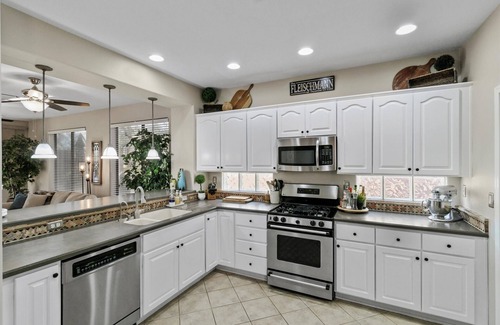 Anthem Casa | New! Country Club | Comfortable Living Space | Seasonal Stays | Pets Ok!