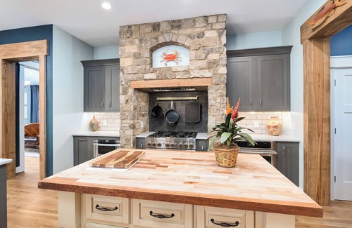 Arley Casa | NEW! Country Villa: Dock, Pool, Spa, Waterfall, Grotto, Firepit, Fishing hole.
