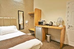 Gloucester Hotel | New County Hotel & Serviced Apartments by RoomsBooked