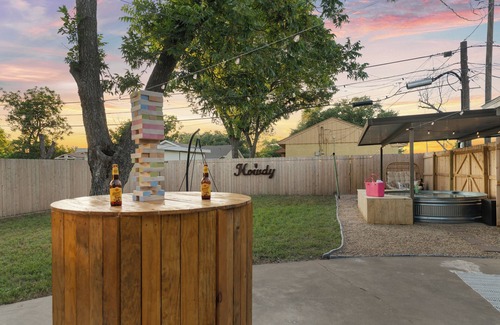 Dean Highland Casa | NEW! Cowboy Pool+ 2 Kings + Sleeps 12 + Group Trip