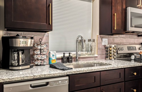 Roseville Apartamento | New! Cozy 1BR Upper Unit in the Heart of Roseville