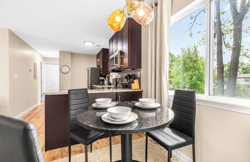 Roseville Apartamento | New! Cozy 1BR Upper Unit in the Heart of Roseville