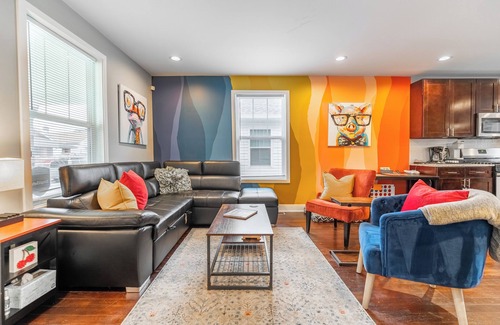Fountain Square Casa | NEW! Cozy 2BR / Pet-Friendly / 5 Min to Downtown
