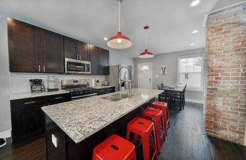 Fountain Square Casa | NEW! Cozy 2BR / Pet-Friendly / 5 Min to Downtown