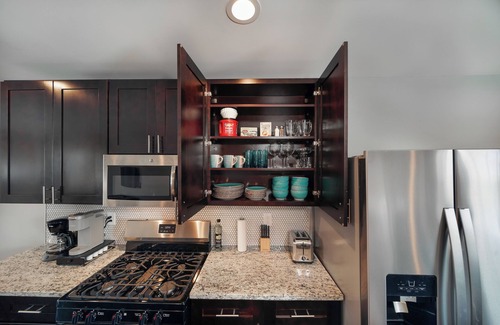 Fountain Square Casa | NEW! Cozy 2BR / Pet-Friendly / 5 Min to Downtown
