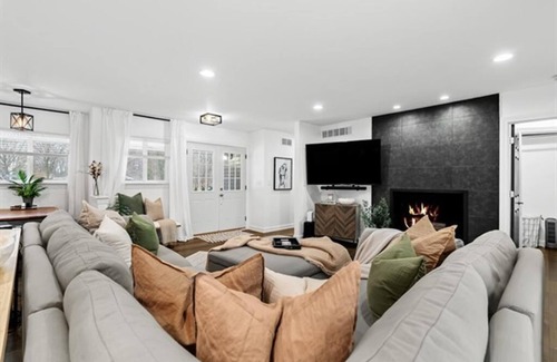 Rochester Hills Casa | NEW! Cozy 3BR Home|Gym, Game Room & Prime Location