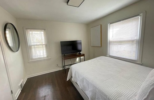 Berea Casa | New! Cozy 4-bedroom w/free parking. Dogs welcome!