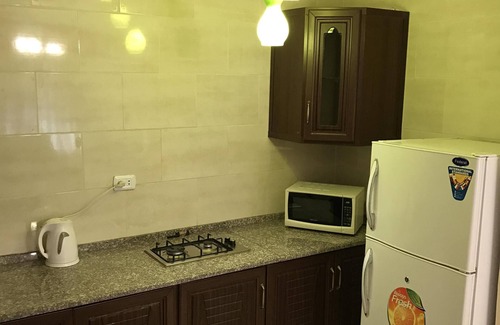 Al Jubeiha Apartamento | Nueva acogedora y totalmente amueblada 1BR