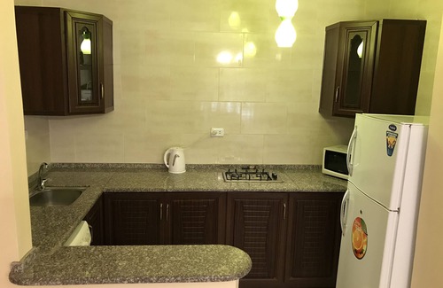 Al Jubeiha Apartamento | Nueva acogedora y totalmente amueblada 1BR