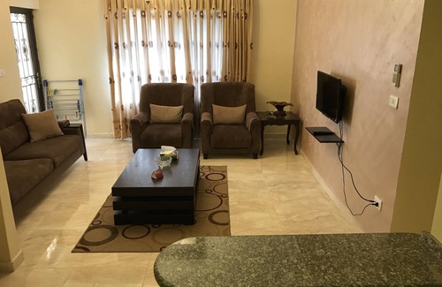 Al Jubeiha Apartamento | Nueva acogedora y totalmente amueblada 1BR