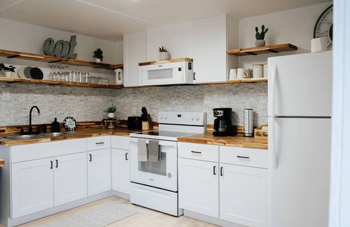 Laconia Apartamento | NEW! Cozy & Modern unit near Gunstock Ski Resort