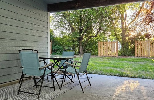 Sequim Casa | New Cozy Beach Bungalow, only a 1/2 mile walk to beautiful quiet Beach