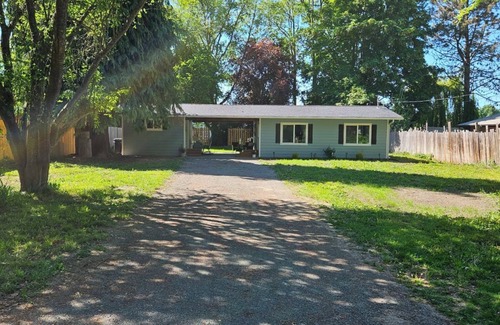 Sequim Casa | New Cozy Beach Bungalow, only a 1/2 mile walk to beautiful quiet Beach