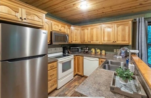 Andrews Casa | NEW - Cozy Cabin in Nantahala Ntl. Forest. Pet friendly & near Smokey Mtns.