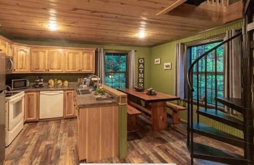 Andrews Casa | NEW - Cozy Cabin in Nantahala Ntl. Forest. Pet friendly & near Smokey Mtns.
