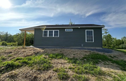 Oakland Cabina | NEW Cozy Cabin located in Oakland tucked away in a peaceful wooded scene.