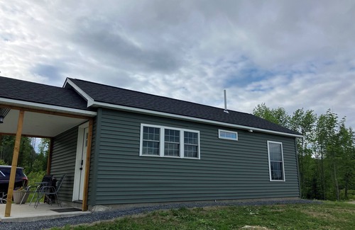 Oakland Cabina | NEW Cozy Cabin located in Oakland tucked away in a peaceful wooded scene.