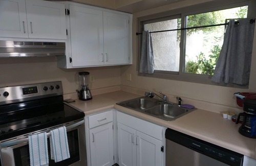 Prince Tucson Casa | “New” Cozy Central Townhouse 2bed/2bath with garage