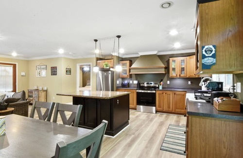 Crossville Cabina | NEW! Cozy Cove Escape - Lakeside Retreat