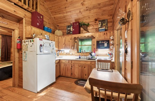 Andrews Casa | NEW! Cozy Creekside Cabin with Wraparound Porch