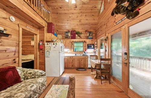 Andrews Casa | NEW! Cozy Creekside Cabin with Wraparound Porch