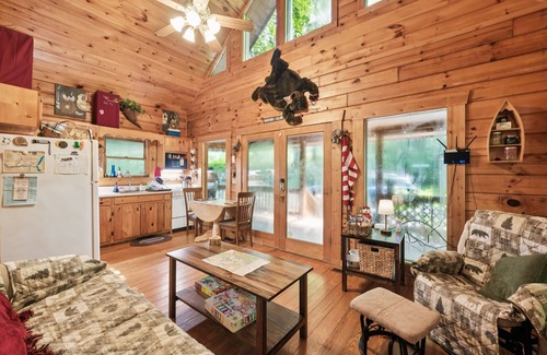 Andrews Casa | NEW! Cozy Creekside Cabin with Wraparound Porch
