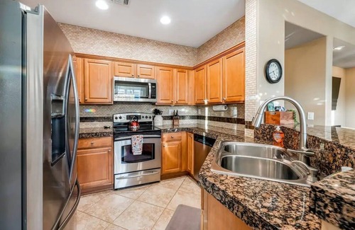Anthem Casa | NEW! Cozy desert getaway with private backyard and seasonal pool!