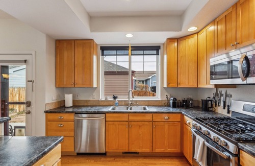 Longmont Casa | NEW! Cozy home with jacuzzi tub, fireplace and gym