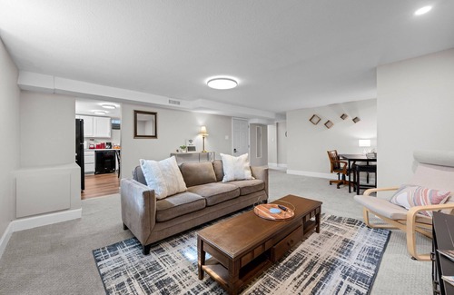 Aurora Casa | New! Cozy Lower-Level, Pet-friendly Retreat