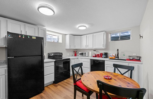 Aurora Casa | New! Cozy Lower-Level, Pet-friendly Retreat