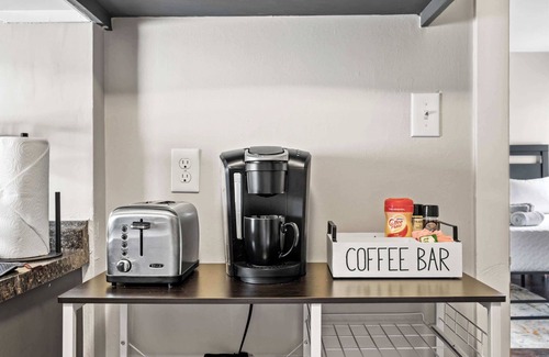 Bonnycastle Apartamento | NEW Cozy Studio Unit in the Heart of the Highlands