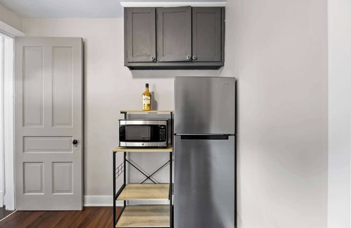 Bonnycastle Apartamento | NEW Cozy Studio Unit in the Heart of the Highlands