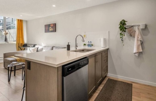Keith Casa | NEW Cozy Townhome, Sleeps 4, Close to Banff