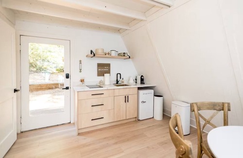 Olympia Cabina | New! Cozy Waterfront A-Frame, Private Beach, Pet Friendly.