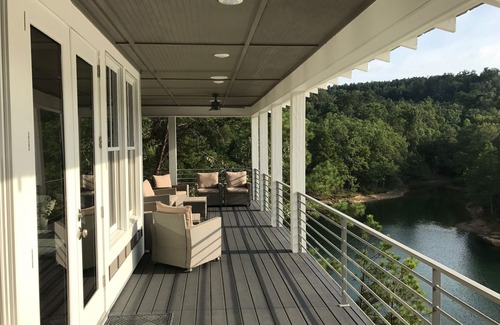 Arley Casa | New Craftsman Lakefront Home en el lago Smith