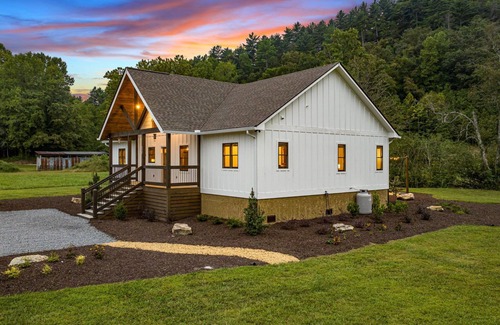Ellijay Casa | NEW Creekfront Home/Hot Tub/Firepit/Walking Trails/Mountaintown Creek/Ellijay#1W