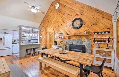 Hiawassee Cabina | NEW! Creekside Cabin w/ new hot tub & firepit!