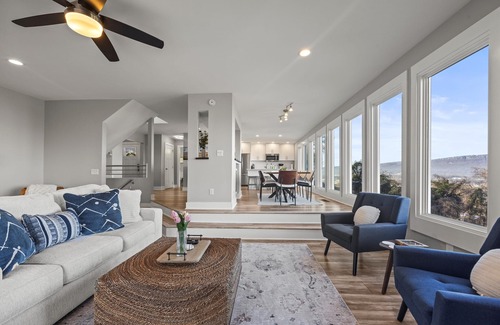 Missionary Ridge Casa | NEW Crestview Heights | Views of Downtown | Hot Tub | Sleeps 13