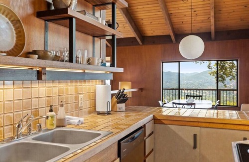 Tuolumne Casa | New! Custom Built Architectural Gem Mountain House