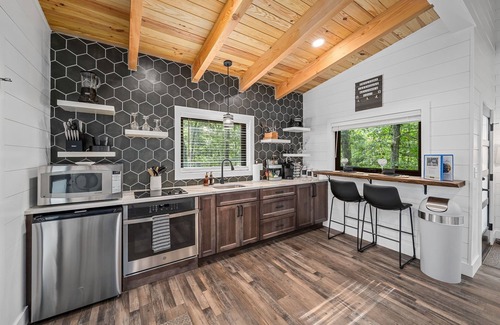 Treloar Cabina | New - custom-built Treehouse - Twilight