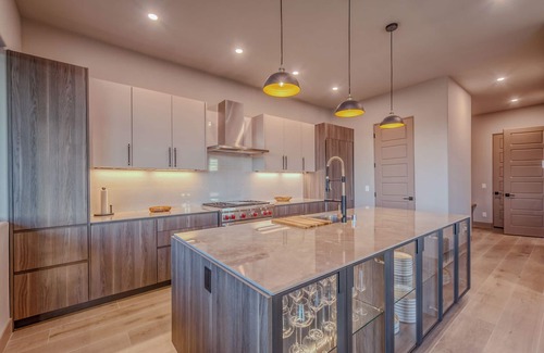 Alto Casa | New Custom Home with 360 mountain views sitting on #1 golf course in NM!
