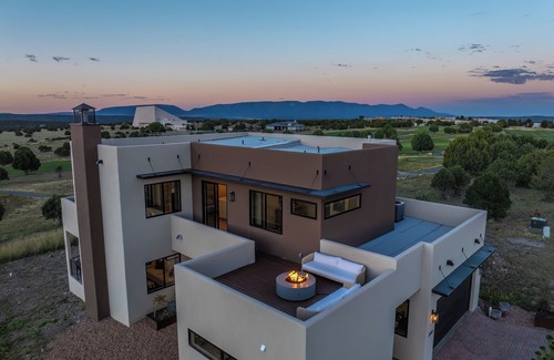 Alto Casa | New Custom Home with 360 mountain views sitting on #1 golf course in NM!