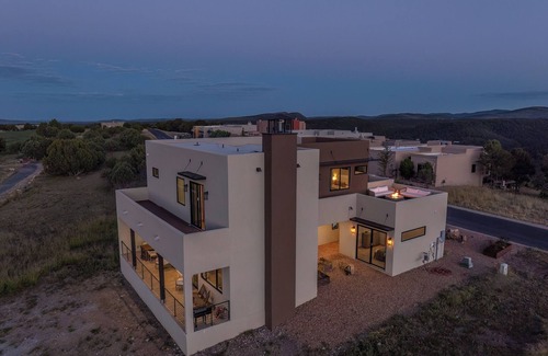 Alto Casa | New Custom Home with 360 mountain views sitting on #1 golf course in NM!