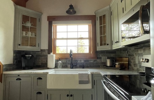 Downtown Leavenworth Cabina | New Custom Log Cabin with Cascade Mountain View- off Icicle Road / Walk to Town