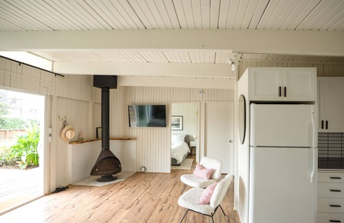 Neskowin Cabaña | New! Cutest Cottage on the Oregon Coast + Hot Tub + Steps to the Beach!