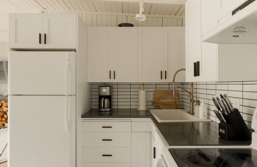 Neskowin Cabaña | New! Cutest Cottage on the Oregon Coast + Hot Tub + Steps to the Beach!