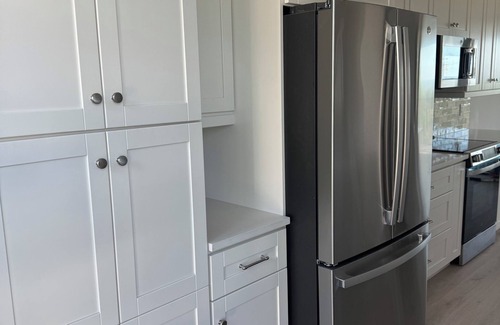 Sanibel Casa | New Cyprina #2 – a fully renovated luxury townhome on Sanibel’s East End. Enjoy coastal elegance, modern comfort, and breathtaking direct water views from every room in this stunning beach retreat.