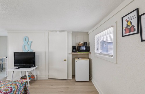 Monticello Apartamento | NEW! Dave's Last Resort - Poolside Cabin 4