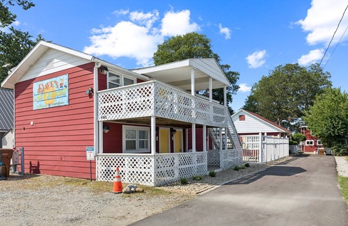 Monticello Apartamento | NEW! Dave's Last Resort - Poolside Cabin 4